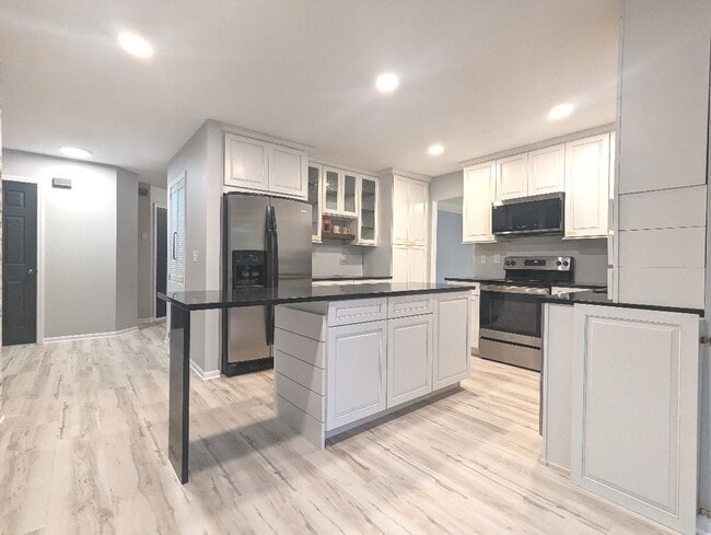Building Photo - 21719 W Knollwood Dr