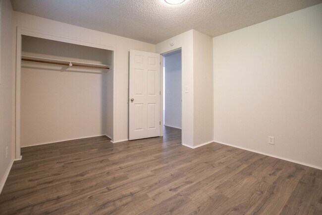 Building Photo - SWINGWOOD