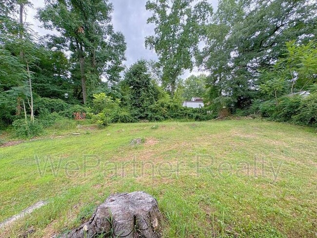 Building Photo - 2223 Shamrock Dr