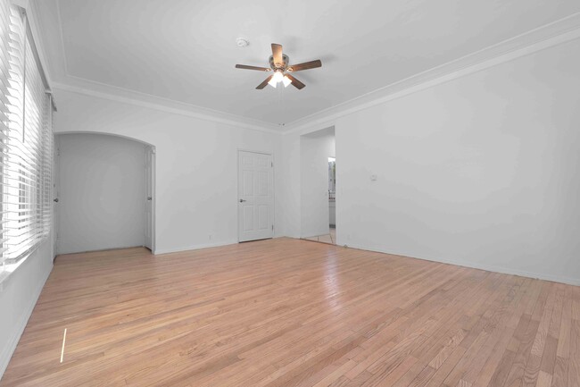 Building Photo - 2452 W 18th St