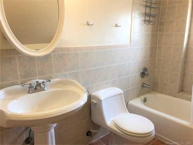 Building Photo - 1944 Bedford St