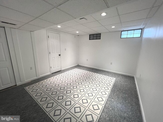 Building Photo - 513 Willow Ave