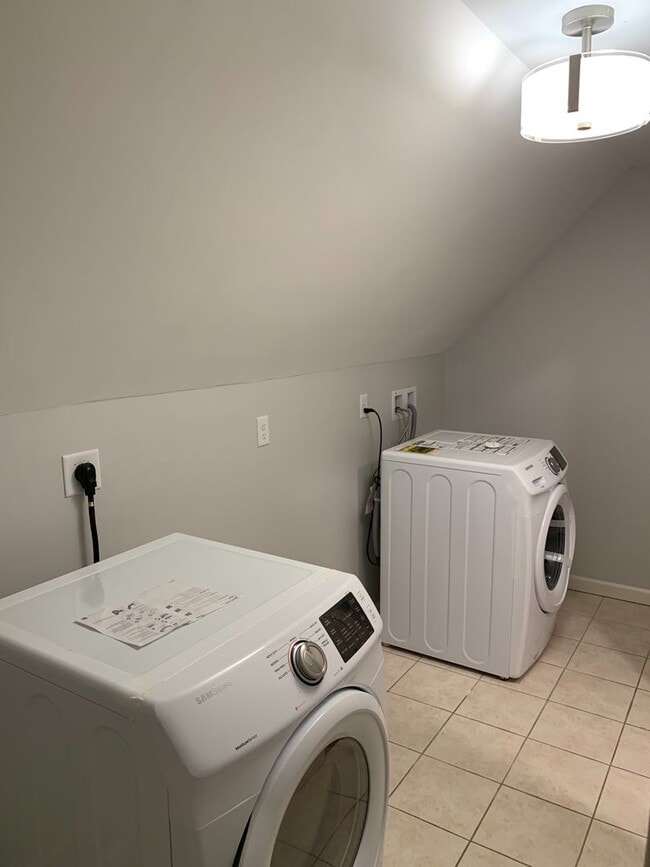 Building Photo - Whiting Lane Luxury