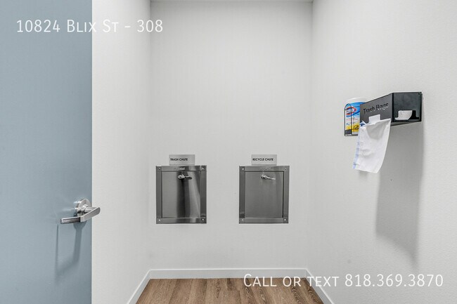 Building Photo - 10824 Blix St