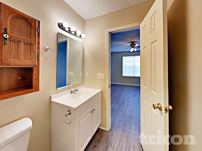 Building Photo - 1310 May Oak Cir