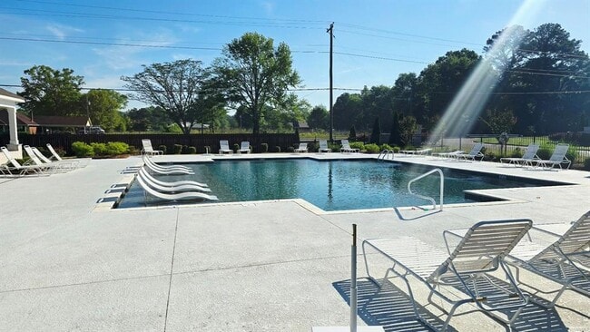 Building Photo - 112 Kohn Dr