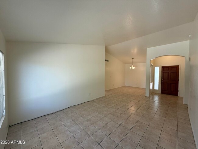 Building Photo - 505 W Sereno Dr