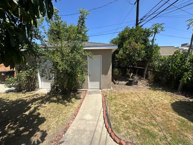 Building Photo - 113-115 W Rosslynn Ave