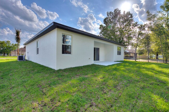 Building Photo - Deposit-Free! Modern, energy efficient hom...