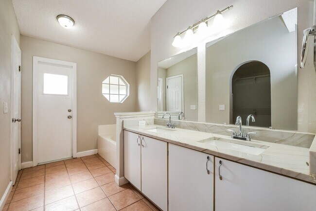 Building Photo - 324 Wekiva Chase Blvd