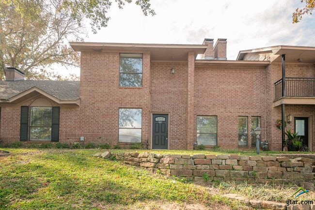 Building Photo - 5917 Hollytree Dr