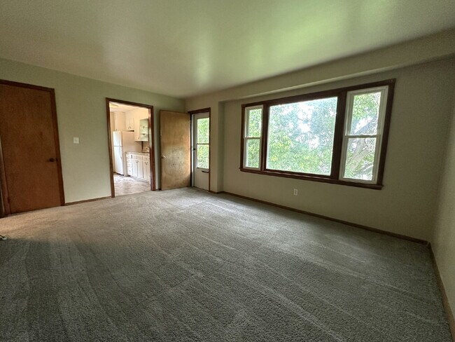 Building Photo - LEASE PENDING! Two Bedroom Apartment in We...