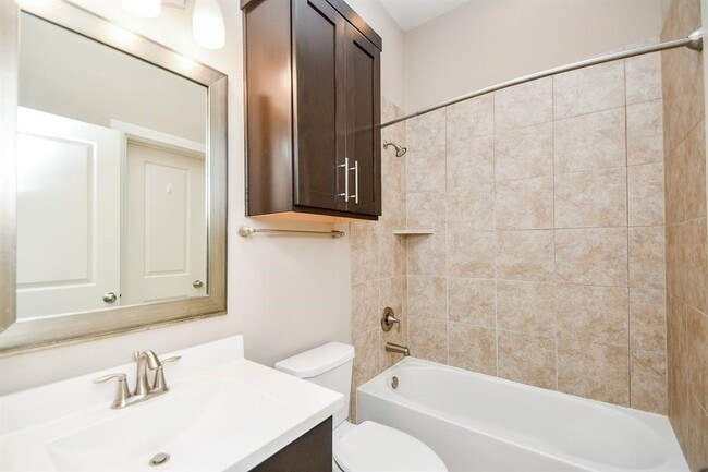 Building Photo - 716 Nicholson St