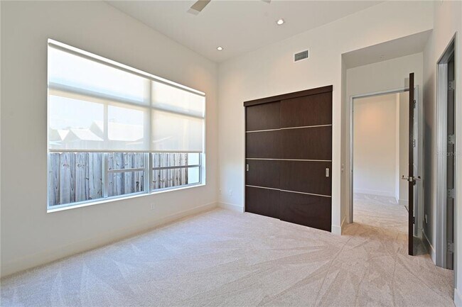 Building Photo - 221 Cosmopolitan Ct