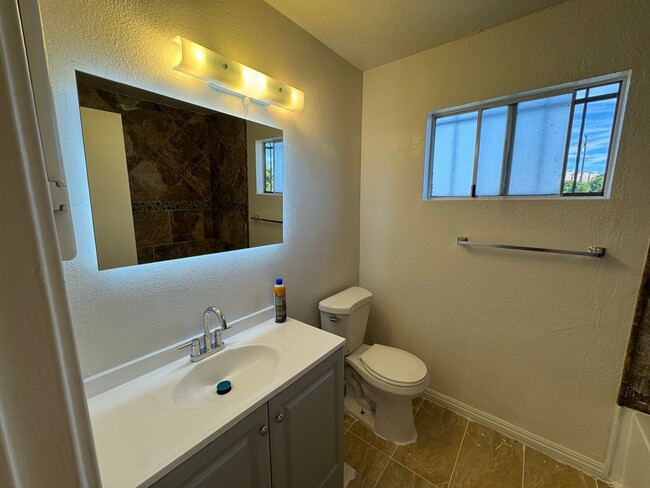 Building Photo - 2 Bedroom Townhouse in El Cajon