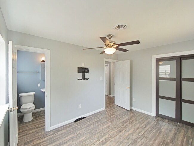 Building Photo - 409 NW 75th St