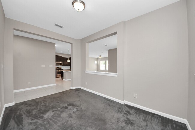 Building Photo - 8114 Silverspot Ln