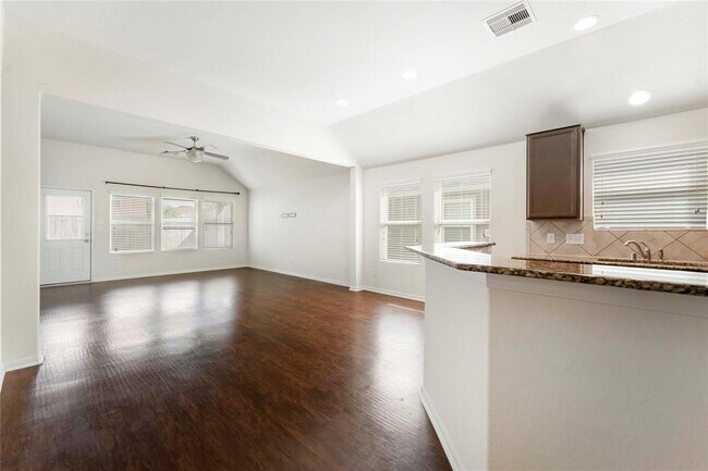 Building Photo - 1251 Kaliste Meadow Dr
