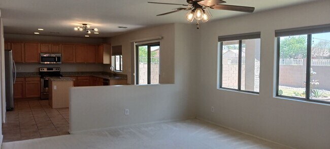 Building Photo - Spacious Two Story 4 Bed/3 Bath with Large...