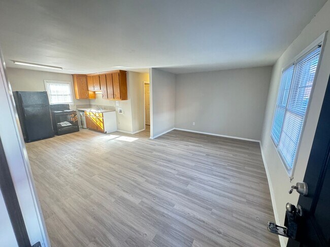 Building Photo - 1st-Floor 2 Bedroom Apartment – Briarcliff...