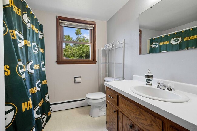 Building Photo - FURNISHED RENTAL: The Perfect Packer Place...