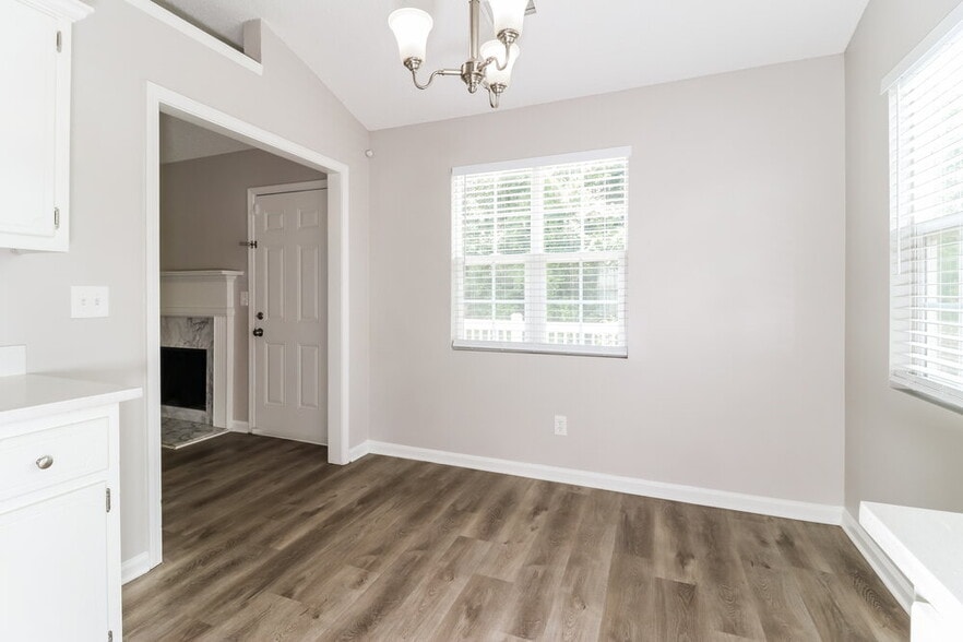 Building Photo - 205 Ashland Manor Dr