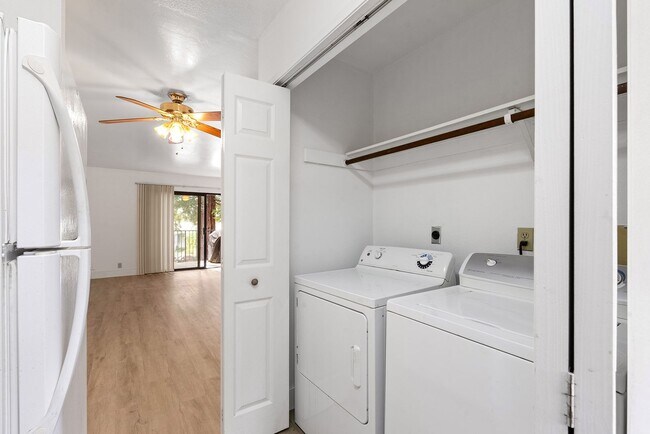 Building Photo - Beautiful Sawmill Commons Condo!