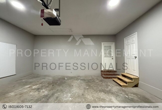 Building Photo - 600 Bay Pointe Ln