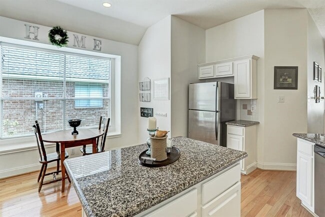 Building Photo - 907 Norfolk Dr