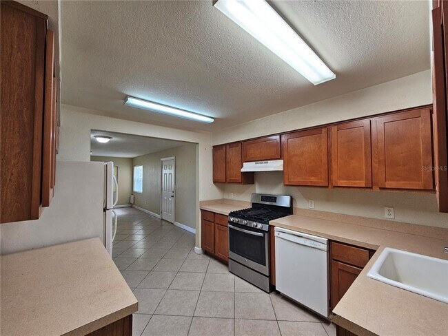 Building Photo - 1365 Drew St