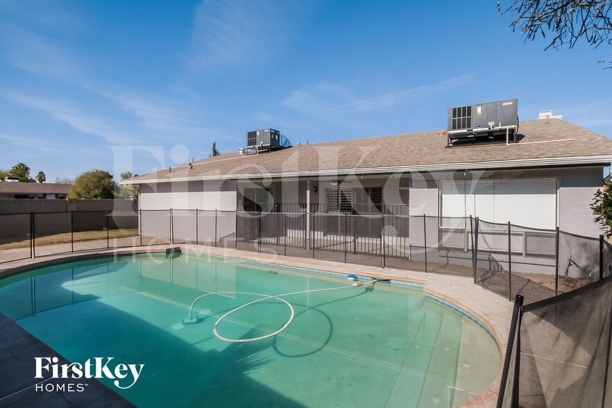 Building Photo - 2413 W Estrella Dr