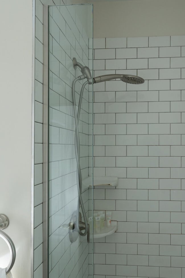 Building Photo - 846 N Hermitage Ave