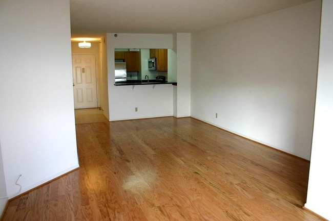 Building Photo - 900 N Stafford St