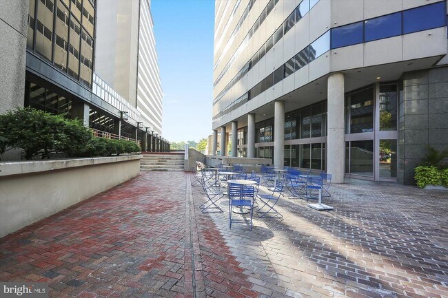 Building Photo - 5000 Battery Ln
