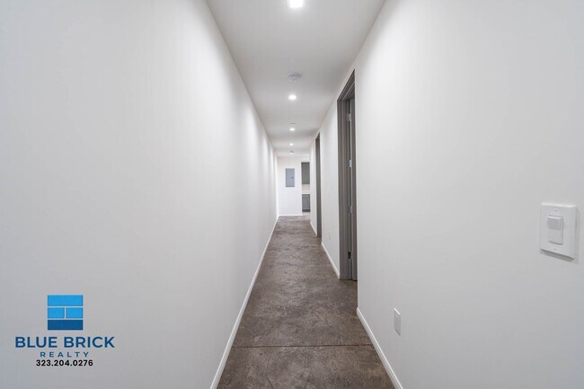 Building Photo - 5239-5241 Huntington Dr -