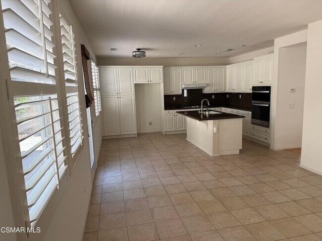 Building Photo - 600 Clearwater Creek Dr