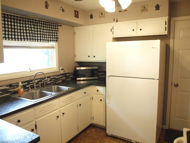 Building Photo - 5551 Thunderbird Cir NW