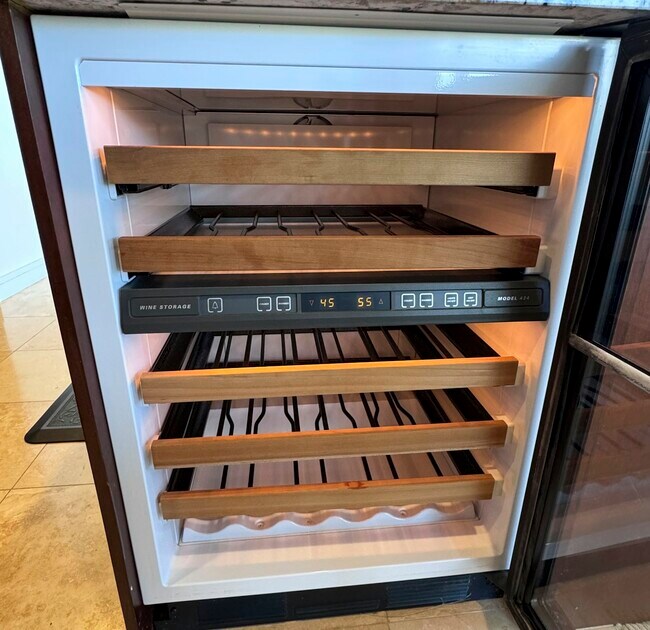 Building Photo - 223 Saratoga Rd