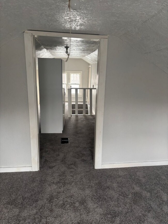 Building Photo - 624 N Lewis Ave