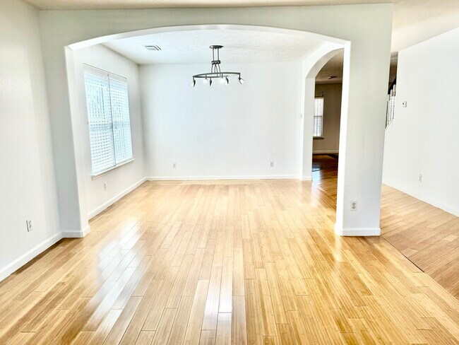 Building Photo - 7110 Favian Ct