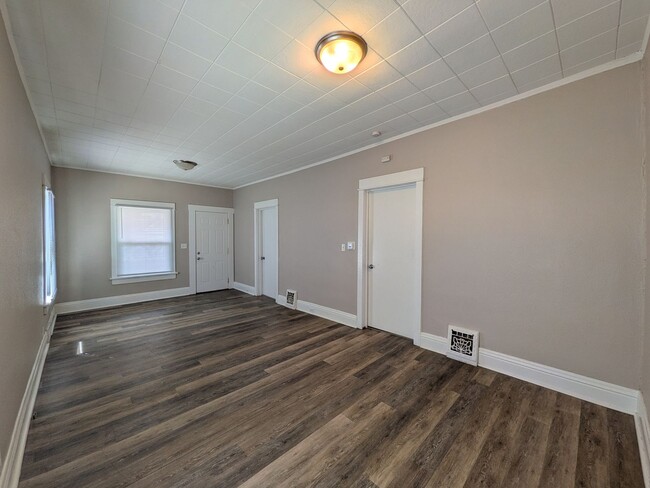 Building Photo - 2 Bedroom Home near Fairgrounds!