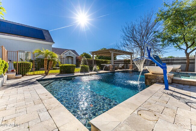 Building Photo - 2013 E Mallory St