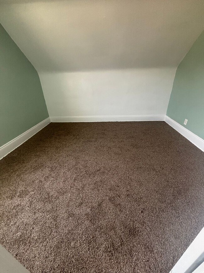 Building Photo - 4bd Single Cash Pay/Section 8