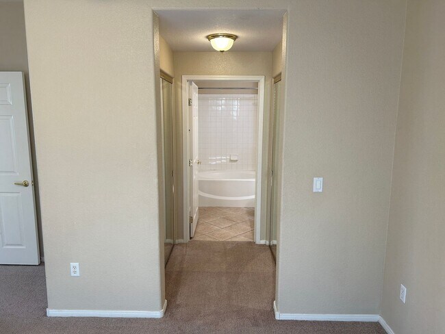 Building Photo - Rare & hard to find 2 BED & 2 BATH with ATTACHED GARAGE.