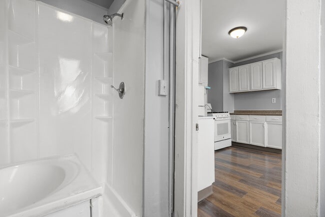 Building Photo - 14 Crown St