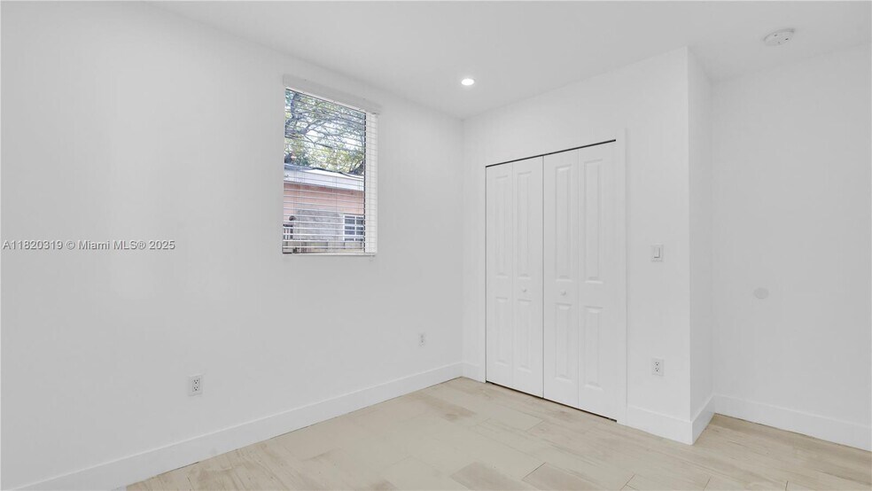 Building Photo - 3823 Thomas Ave