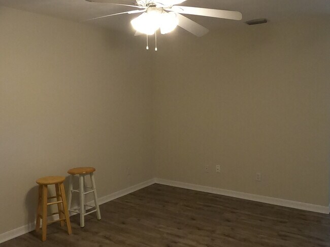 Building Photo - 5168 Taylor Ave