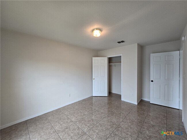 Building Photo - 5705 Mandalay Dr