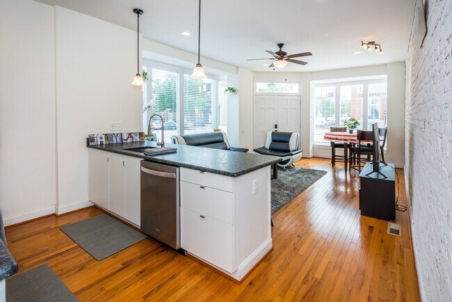 Building Photo - 600 S Linwood Ave