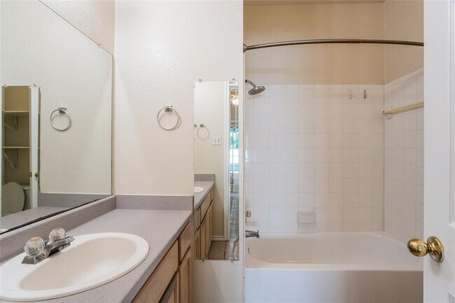 Building Photo - 1705 Constantino Cir